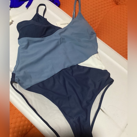 One Piece Abstract Shoulder Monokini Swimsuit Women's NWT Size S - Picture 3 of 4